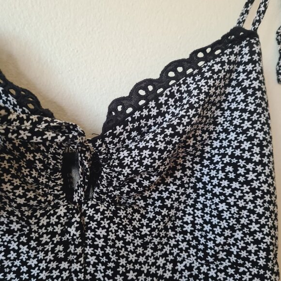 Streetwear Society Women Tie Sleeves Romper Size M Black w/ Star Print - Picture 4 of 12